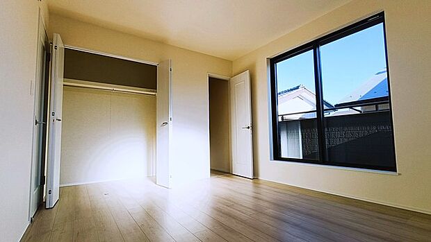 WICに面したお部屋、通常の洋室より使い勝手に優れます。