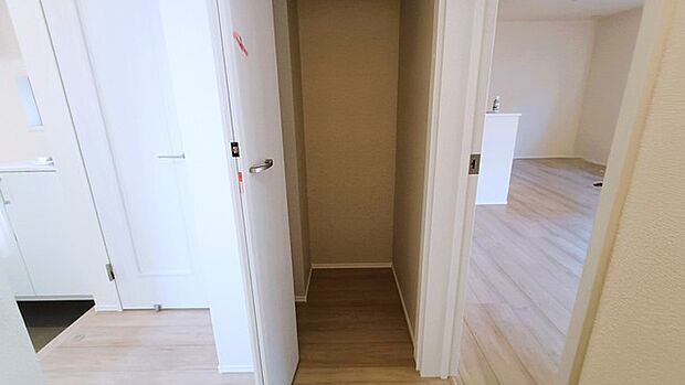 全居室はもちろん、共用スペース収納もあり、すっきり片づけて広く使えます。