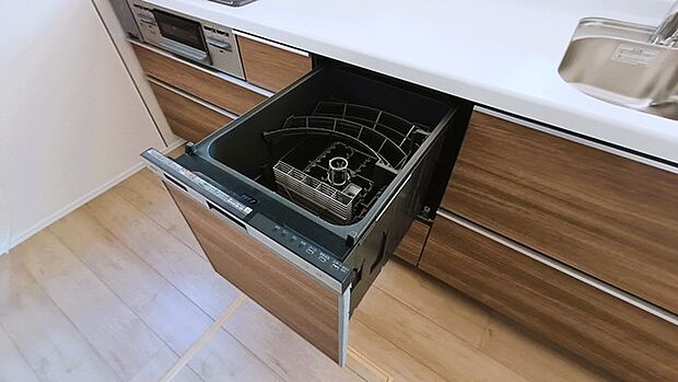 節水・省エネの食洗機付き、水仕事が楽になりますね。  