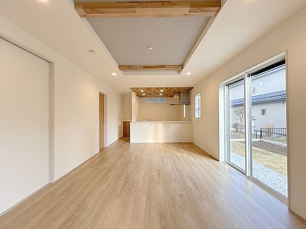 開放的なこの空間がお客様をお出迎えします。ＬＤＫは17帖。 