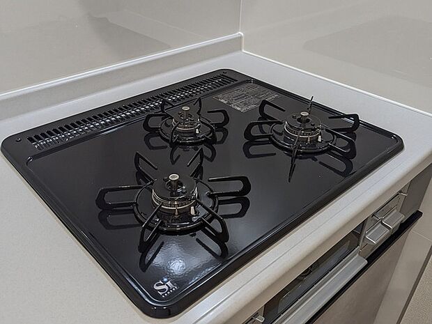3口のガスコンロで、お料理はよりスピーディーに。