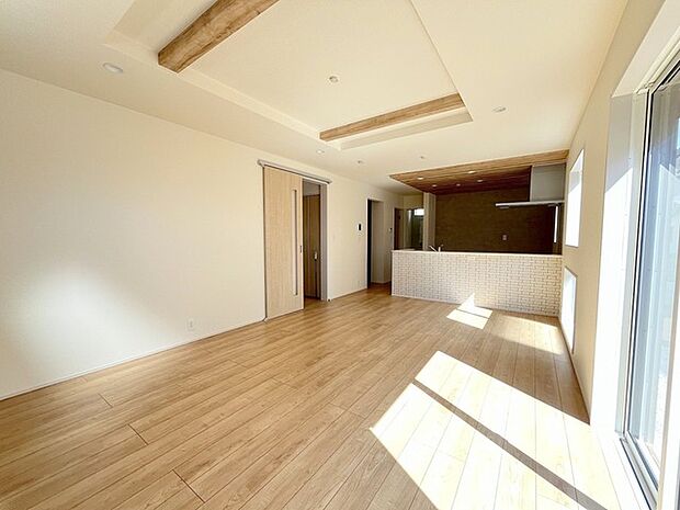 ご家族みんながゆったりくつろげる広々リビング。 