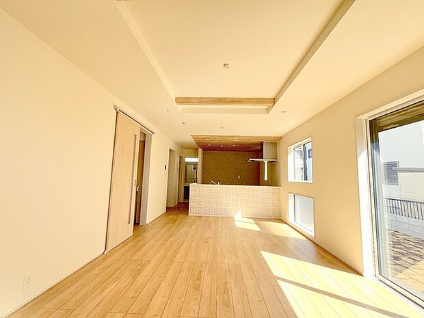 開放感と採光にこだわった、18帖のLDK。