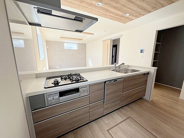 対面キッチンがご家族の温かい時間を演出。 