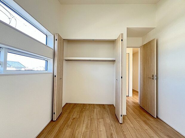 たっぷりの収納スペースで快適に暮らせそう。