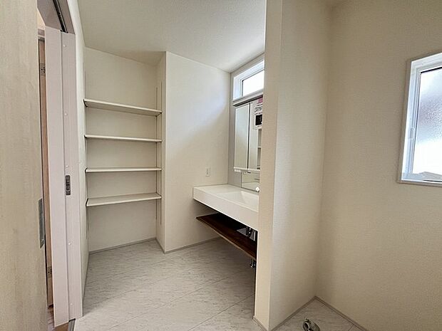 お風呂に入る前、心も体もふっと一息つける「静けさの入り口」。 