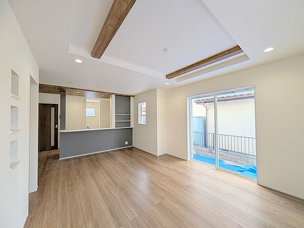 天井が高くなって開放感を感じる折り上げ天井。居住者が快適に暮らすための工夫がここにも見つかりました。 