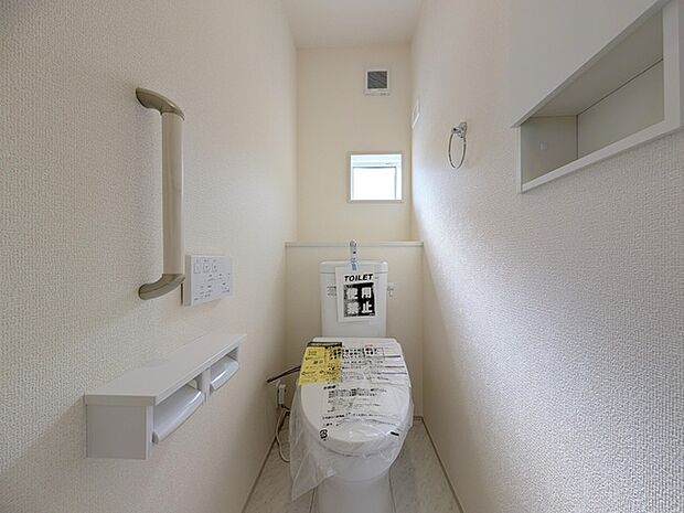 バリアフリーの取り組み。お手洗いにもしっかり手すりがある配慮が嬉しい。