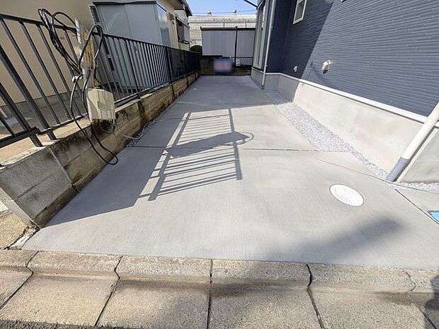 駐車場は縦列駐車で2台まで可。車幅や配置を現地でご確認ください。 