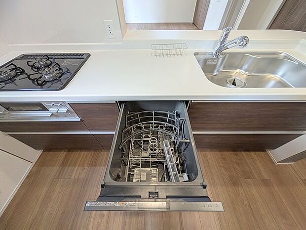 環境にも手にも優しい、食器洗乾燥機付のキッチン。 