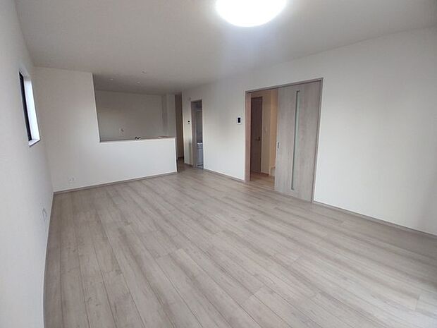 リビングは家具の配置も思いのまま。自由度が高い設計です。 