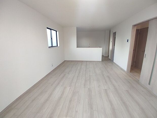 ご家族みんながゆったりくつろげる広々リビング。 