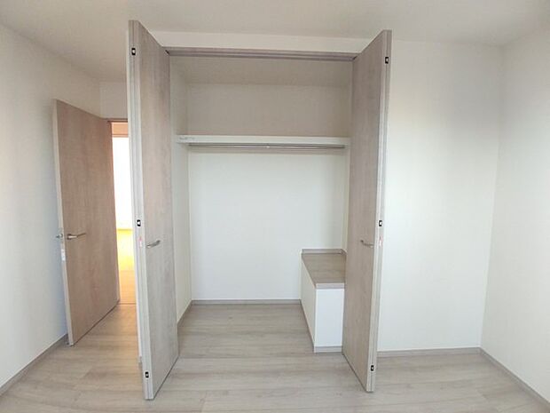 たっぷりの収納スペースで快適に暮らせそう。 