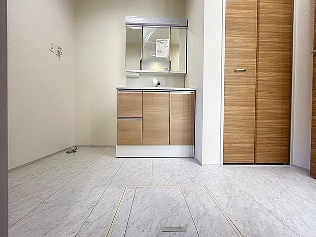 お風呂に入る前、心も体もふっと一息つける「静けさの入り口」。