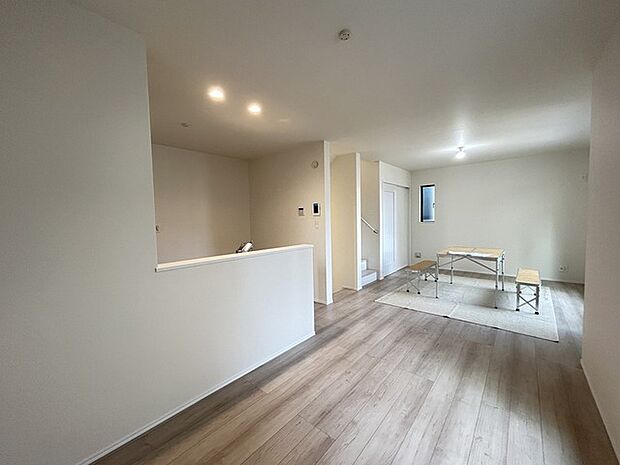 開放的なこの空間がお客様をお出迎えします。ＬＤＫは16帖。 