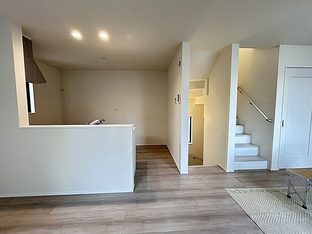 リビングに自然と人が集まるリビングイン階段採用プラン。 