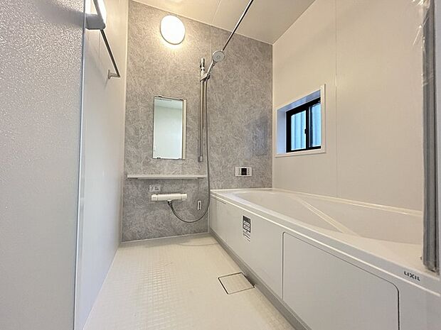 是非、足を伸ばして入って欲しい一坪タイプのユニットバス。疲れの取れ方が違うかも。 