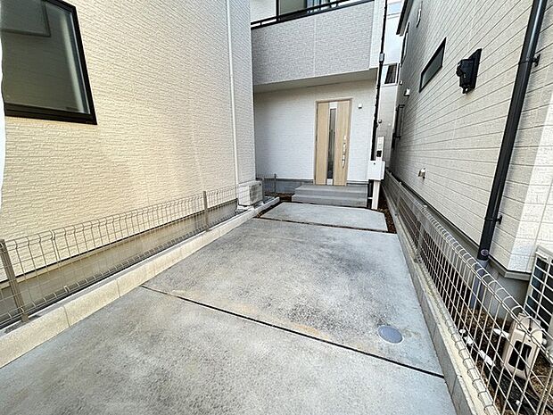 セカンドカーにも便利、駐車2台可の敷地。 