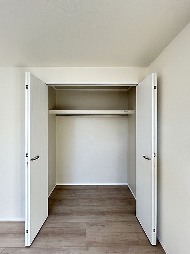 たっぷりの収納スペースで快適に暮らせそう。 