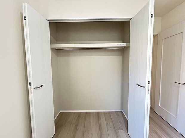 全居室収納スペース付きの物件です。 