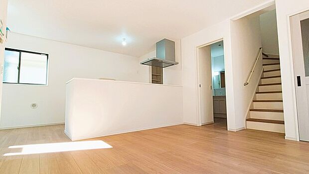 家族の動線が分かりやすいと定評のあるリビングイン階段を採用したプラン。