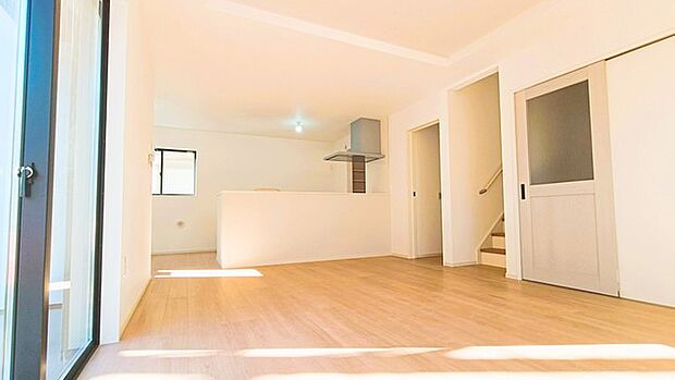 家族が自然に集りそうな広さが魅力のＬＤＫ。 