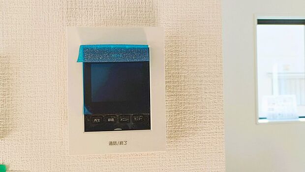 来客が一目で分かるカラーモニターインターフォン付き。 