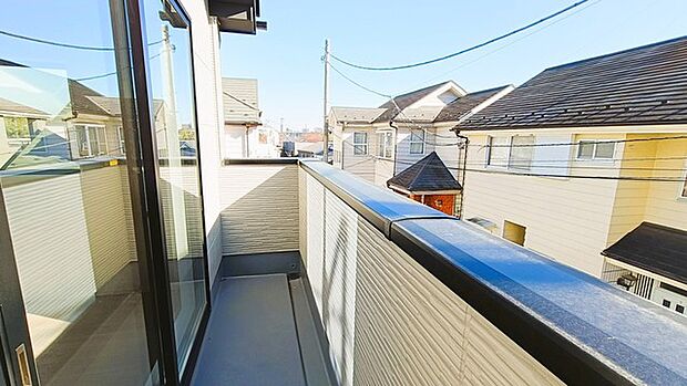 南向きバルコニーでお洗濯ものはいつもカラッと乾きます。