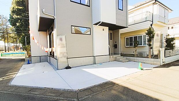 ゆったり駐車スペース、2台可。 