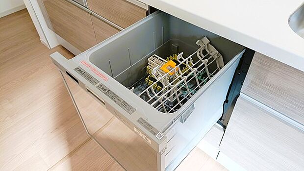 省エネ ・ 衛生的な食器洗乾燥機付。 