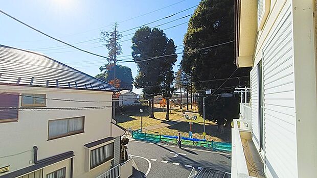 閑静な住宅地で、小さなお子様がいるご家族にも安心。 