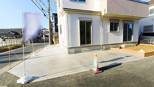 セカンドカーにも便利、駐車2台可の敷地。