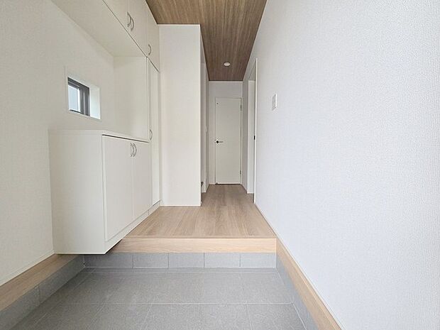 玄関は家の顔でもあります。広いと気持ちがいいですね!