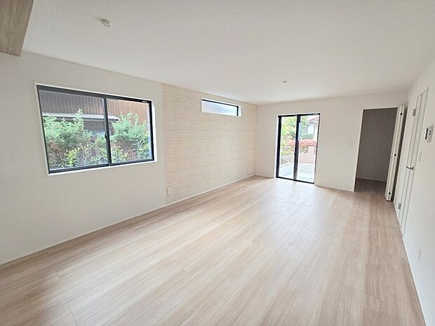 開放感と採光にこだわった、18帖のLDK。