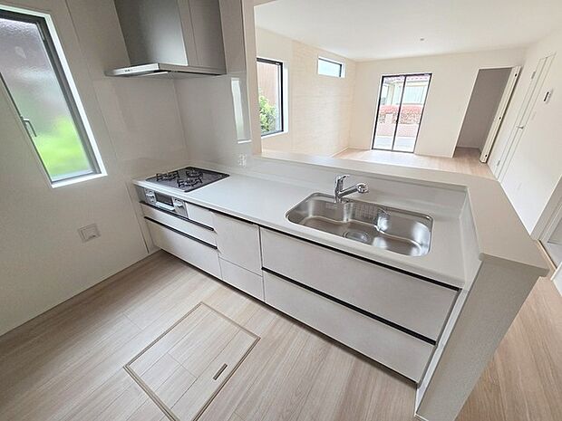 カウンターからはリビングが広く見渡せ、ご家族とのコミュニケーションも弾みます。