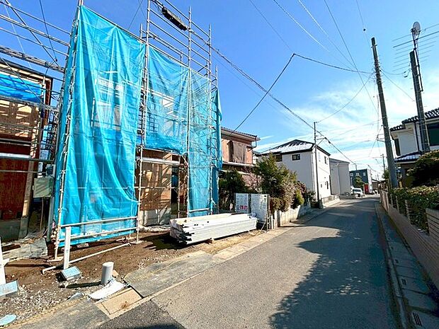 最寄り駅まで徒歩17分。この距離だと、運動不足も少し解消されるかも。
