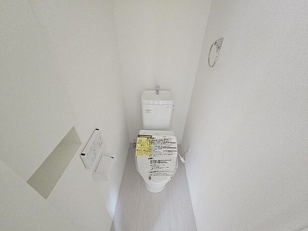 お掃除らくらく。便座脇の操作盤をなくした、リモコンタイプのお手洗い。