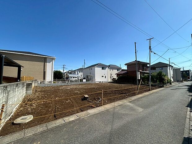 幅員こそやや狭くても、その分交通量が少なくて安心。 