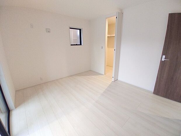 WICに面したお部屋、通常の洋室より使い勝手に優れます。