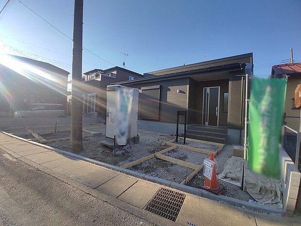 車通りの少ない閑静な住宅地、のびのびした子育てに適します。