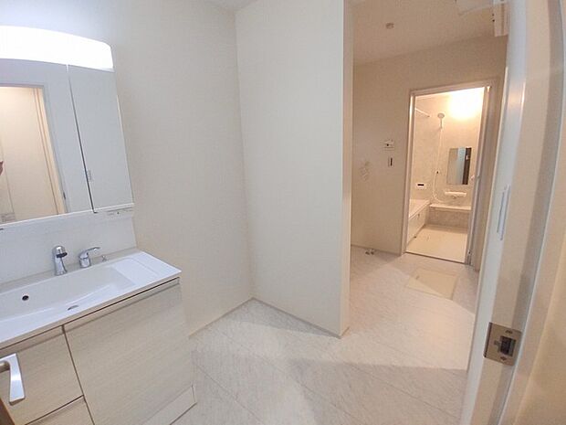 お風呂に入る前、心も体もふっと一息つける「静けさの入り口」。