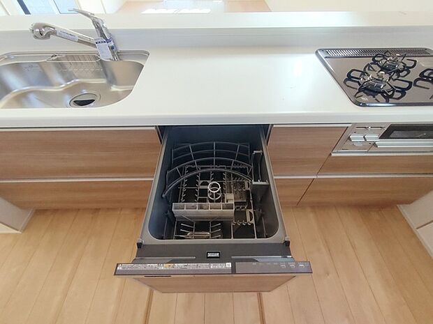 環境にも手にも優しい、食器洗乾燥機付のキッチン。 