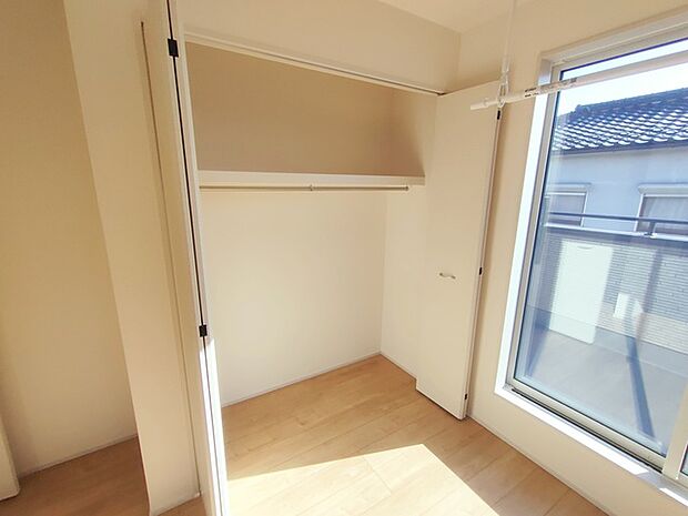 たっぷり収納で、お部屋の中はいつもキレイに片付きそうですね。 