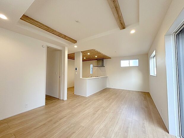 ご家族みんながゆったりくつろげる広々リビング。 