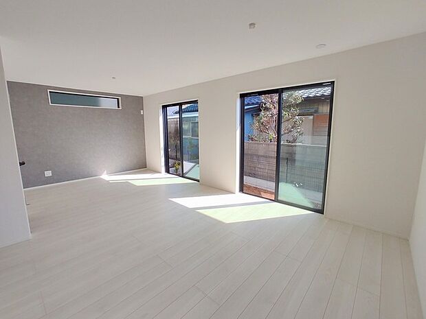 南側に大きな窓を配置、明るいリビングが出来ました。 