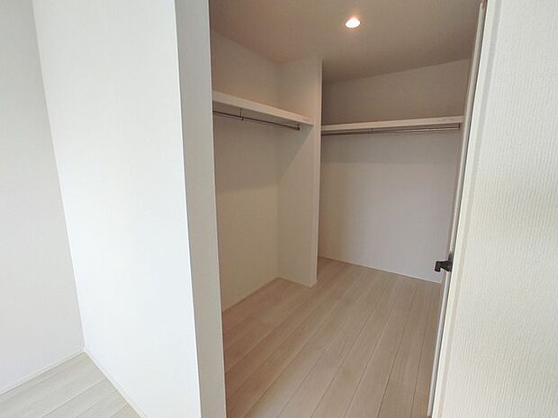 ウォークインクローゼットのある住まいで収納上手な生活。 