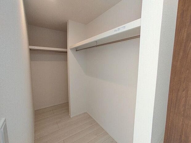 収納上手さんの御用達、大型ウォークインクローゼット。 