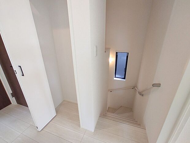 安心安全な手すり付き階段