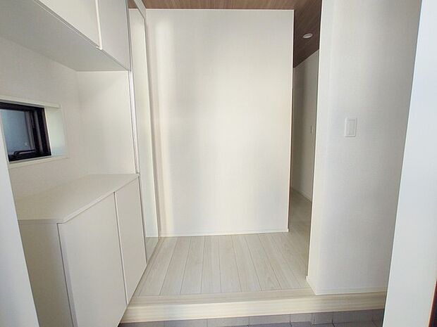 玄関をスッキリ整理。いつも気持ち良く使える玄関収納ボックス付き。