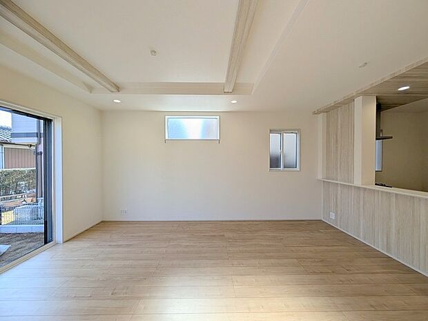 ご家族みんながゆったりくつろげる広々リビング。